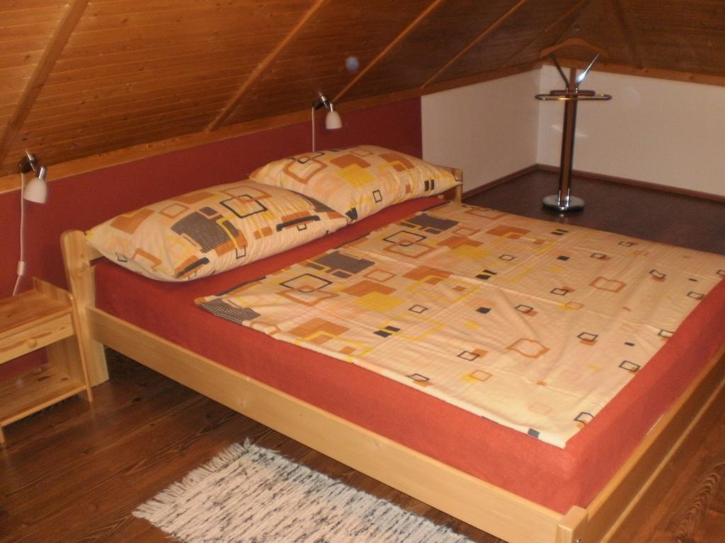 Privat Buk 100 Apartamento Jindřichŭv Hradec Exterior foto