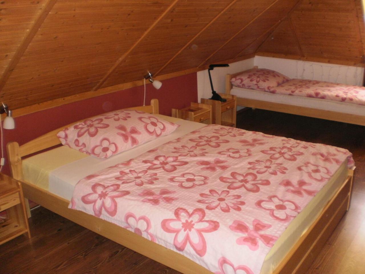 Privat Buk 100 Apartamento Jindřichŭv Hradec Exterior foto