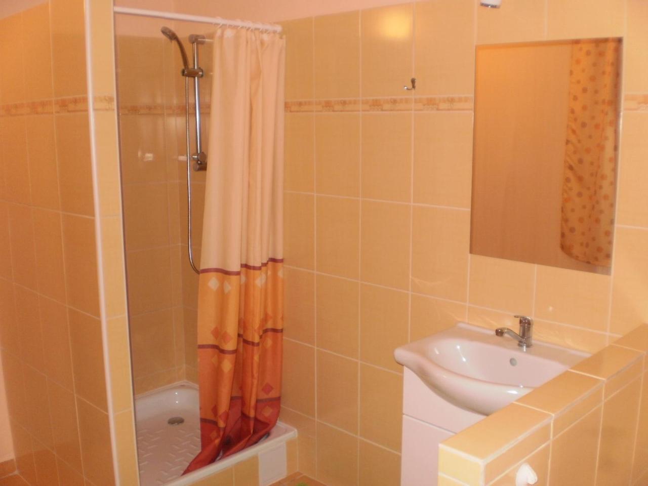 Privat Buk 100 Apartamento Jindřichŭv Hradec Exterior foto
